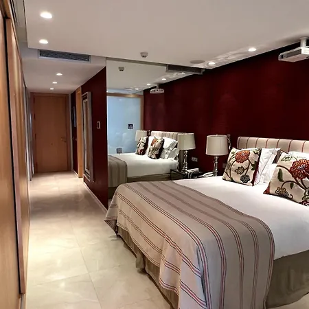 Luxury In Puente-romano Apartment *
